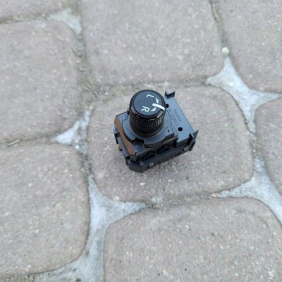 Przełącznik włącznik sterowania lusterek Toyota Aygo X K21074434