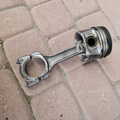 Tłok z korbowodem 1.5D 1.5CRDI LXD F15DVC Opel Astra K 55513460