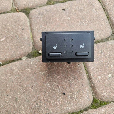 Przycisk przełącznik podgrzewania fotela Toyota Camry VIII XV70 84752-33140