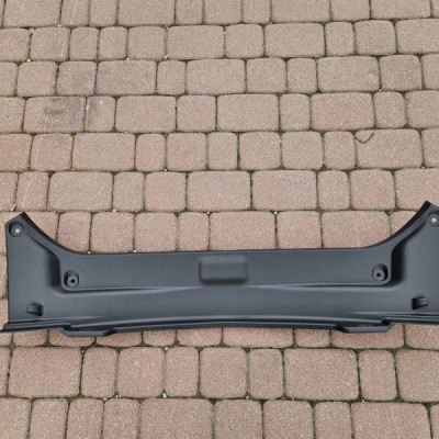 Obudowa osłona pasa tylnego bagażnika Toyota Camry VIII XV70 58387-33140