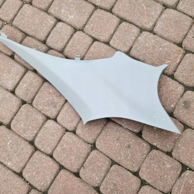 Obudowa osłona słupka prawa tylna Toyota Camry VIII XV70 62470-33210