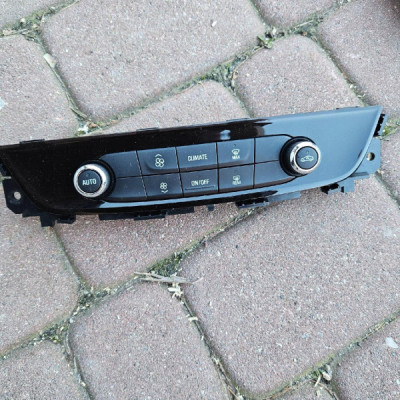 Panel nawiewu klimatyzacji sterowanie nagrzewnicy Opel Insignia B 39113537