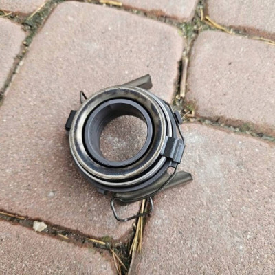 Siłownik sprzęgła wysprzęglik 1.0i VVTI 1KR 2022r Toyota Aygo X