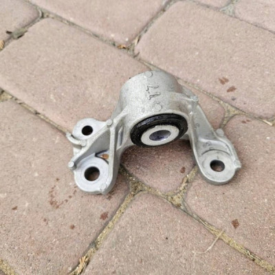 Łapa mocowanie wspornik skrzyni biegów T7 Toyota Aygo X 2022r