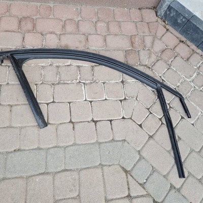 Uszczelka szyby drzwi przód przednich prawych prawe Renault Megane IV