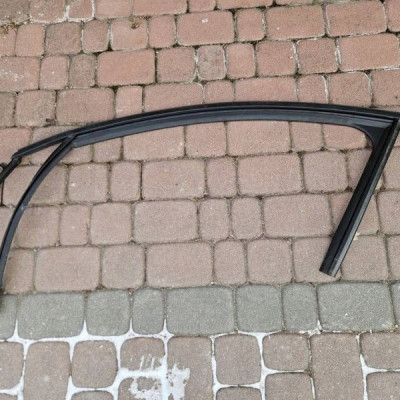 Uszczelka szyby drzwi przód przednich lewych lewe Renault Megane IV