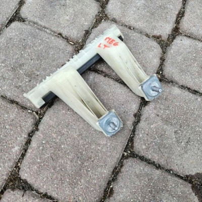 Prowadnica drzwi tył tylna lewa szyby Renault Megane IV 822199384R