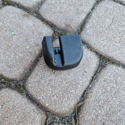 Obudowa osłona szyny fotela zaślepka Renault Megane IV 1339474X