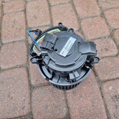 Silniczek wentylator nagrzewnicy nawiewu Renault Megane IV T69963A