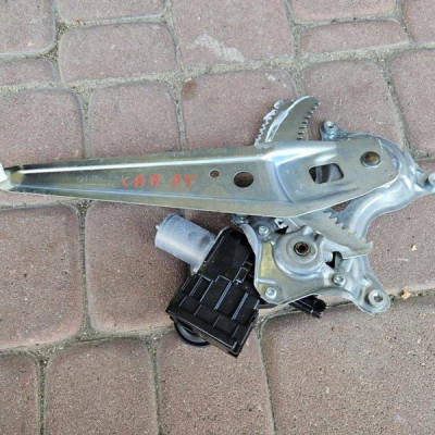 Podnośnik szyb tył tylny prawy silniczek Toyota Camry VIII XV70 85720-33300