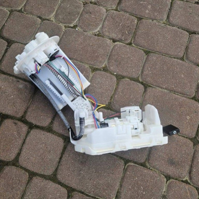 Pompa pompka paliwa zbiornika paliwa Toyota Camry VIII XV70 77020-33511