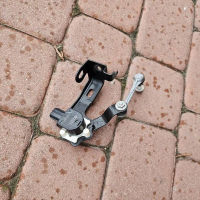 Poziomica lamp poziomowania czujnik Toyota Camry VIII XV70 B144529-2