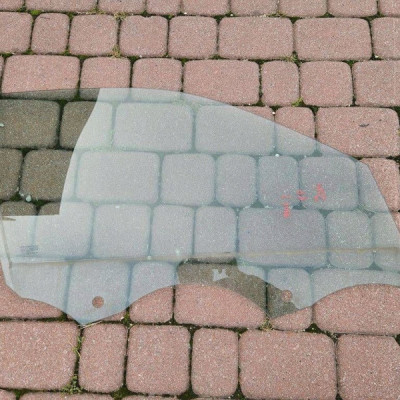 Szyba drzwi przód przednia prawa - 2024R Opel Mokka B