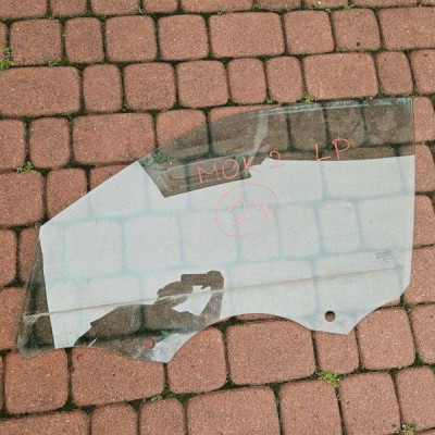 Szyba drzwi przód przednia lewa - 2024R Opel Mokka B