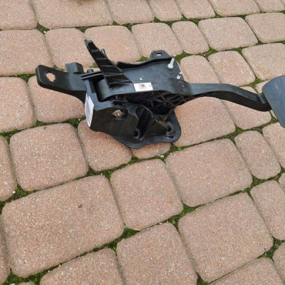 Pedał sprzęgła z uchwytem serwa mocowaniem Opel Mokka B 9824305280