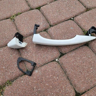 Klamka drzwi przód przednia prawa EPR biała Opel Mokka B 9686895877