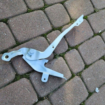 Zawias maski prawy 100% prosty biały EPR Opel Mokka B 9834812380