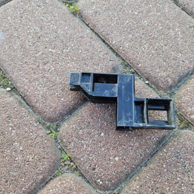 Uchwyt wspornik mocowanie plastik Toyota Camry VIII XV70 566