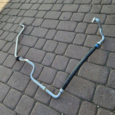 Przewód klimatyzacji sprężarki 2.5 hybryda Toyota Camry VIII XV70 ACV17LP