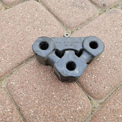 Wieszak guma mocowanie wydechu wspornik Toyota Camry VIII XV70 17566-25010