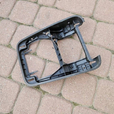 Uchwyt mocowanie lampki podsufitki kabiny Opel Astra K 39109273