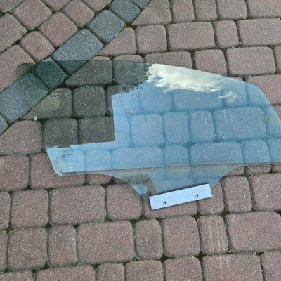 Szyba przód przednia prawa 5 drzwiowa 2019R Opel Corsa E