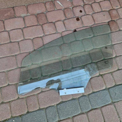 Szyba przód przednia drzwi lewa 5 drzwiowa 2016R Opel Corsa E