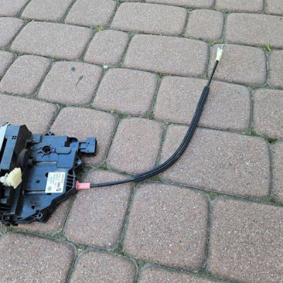 Zamek drzwi tył tylny prawy 5drzwi europa Opel Corsa E 13431845