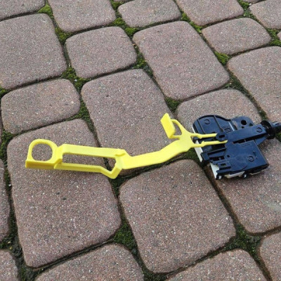 Siłownik klapki wlewu paliwa zamek RAV4 blokada Toyota Camry VIII XV70