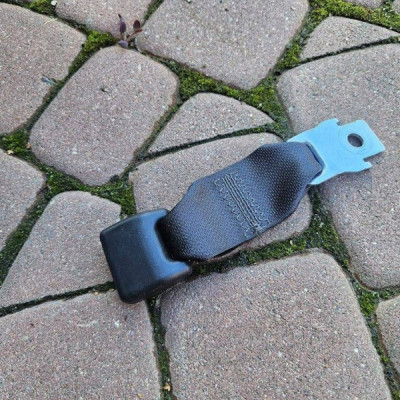 Klamra zapinka pasa tył tylnego kanapy wpinka Toyota Camry VIII XV70