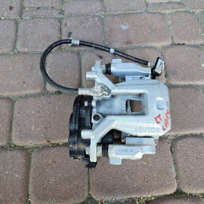 Zacisk hamulca hamulcowy tył tylny lewy jarzmo Toyota Camry VIII XV70