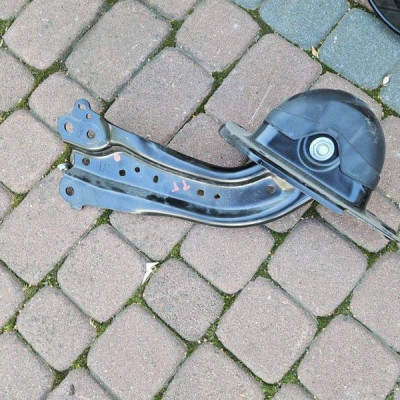 Wahacz tył tylny prawy zawieszenia 2024 Toyota Camry VIII XV70