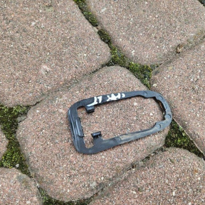 Gumka podstawa klamki tył tylna lewa podkładka Toyota Camry VIII XV70