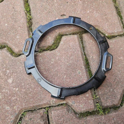 Zakrętka wlewu paliwa zbiornika zabezpieczenie pomki Toyota Camry VIII XV70