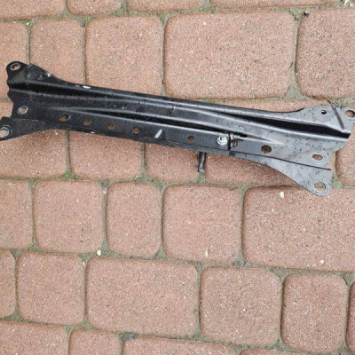 Uchwyt mocowanie wspornik zawieszenia belka blacha Toyota Camry VIII XV70