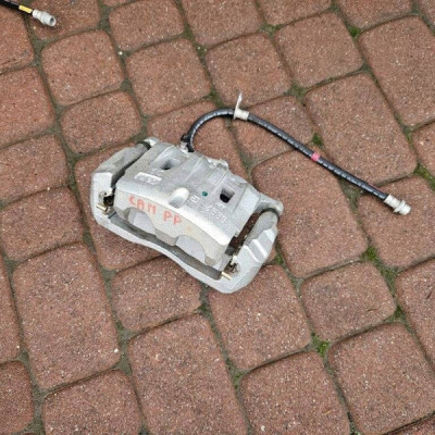 Zacisk hamulca jarzmo przód przedni prawy NOWY Toyota Camry VIII