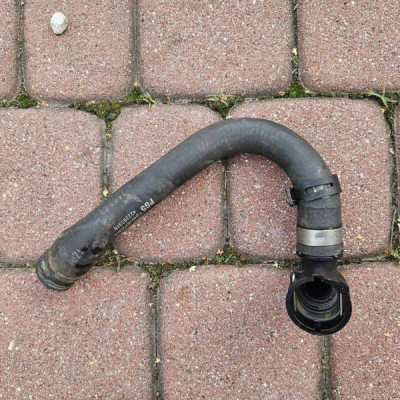 Przewód rura wąż chłodnicy wody 1.2 1.4 Corsa E Opel Adam 13355363