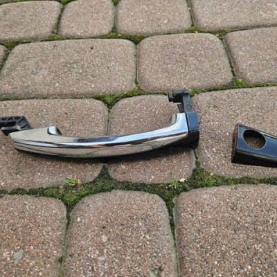 Klamka drzwi przód przednia lewa CHROM Z22Y 22Y czarna Opel Adam