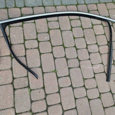 Listwa szyby zgarniacz chrom uszczelka drzwi prawa prawych Opel Adam
