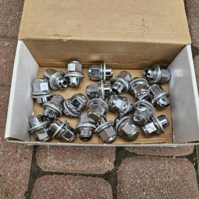 Śruba koła chromowana chrom nakrętka Toyota Camry VIII XV70