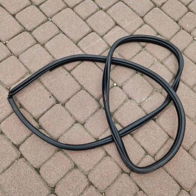 Uszczelka drzwi tył tylna lewa karoseryjna Toyota Camry VIII XV70