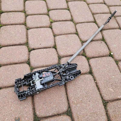 Podstawa klamki drzwi uchwyt tył prawy linka Volkswagen Golf VII 5N0837017E