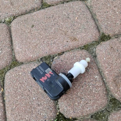 Silniczek lampy przód przedniej Citroen C4 Opel Mokka B 92004014