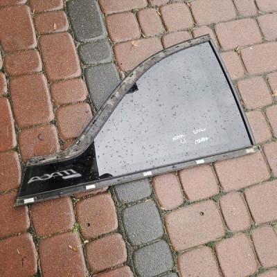 Szyba karoseryjna tył tylna prawa ciemna 2014R Opel Adam