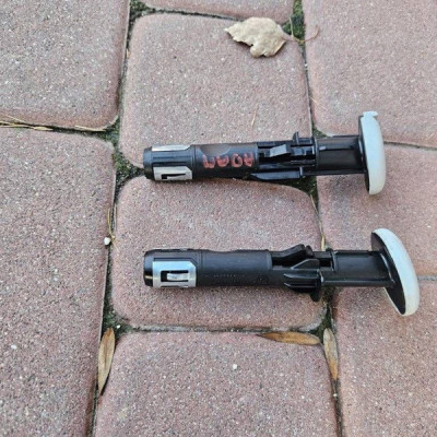 Mocowanie zagłówka tył tylnego kanapy komplet Opel Adam 13500992