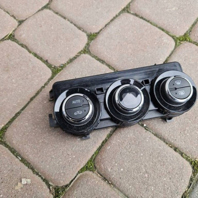 Panel klimatyzacji nawiewu nadmuchu Corsa E Opel Adam 13468064