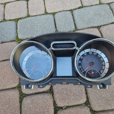 Licznik zegary EUROPA benzyna Opel Adam 13452650