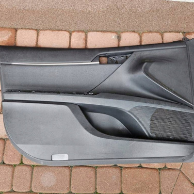 Boczek drzwi przód przednich lewyc skóra Toyota Camry VIII XV70 67602-X1422