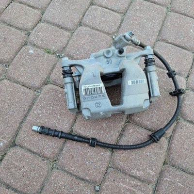 Zacisk przód przedni lewy jarzmo NOWY PROACE CITY Combo E Berlingo Rifter