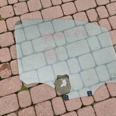 Szyba drzwi przód przednia prawa 2024r PROACE CITY Combo E Berlingo Rifter